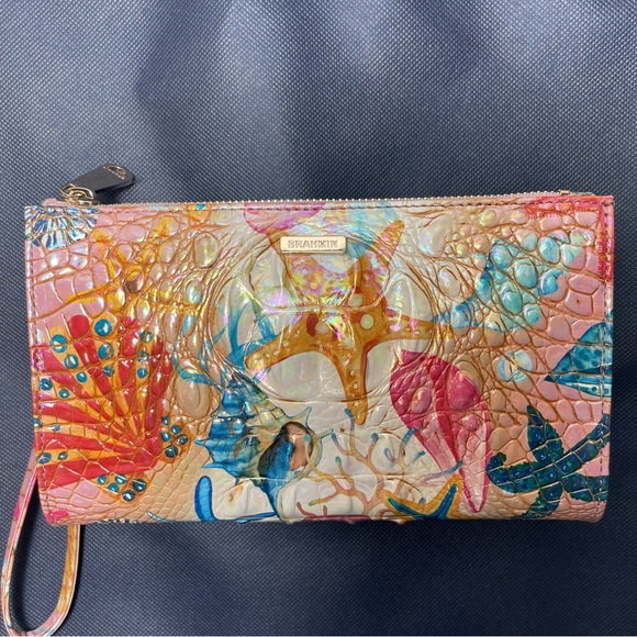 Brahmin Daisy Clutch Wristlet Starlight Seashell Starfish Leather - Picture 6 of 6